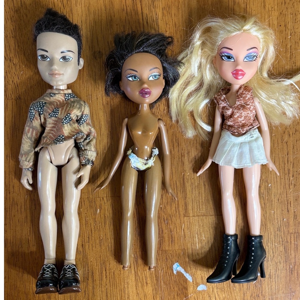 Bratz Dolls Lot of 3 Chloe Funk Out Boy Read